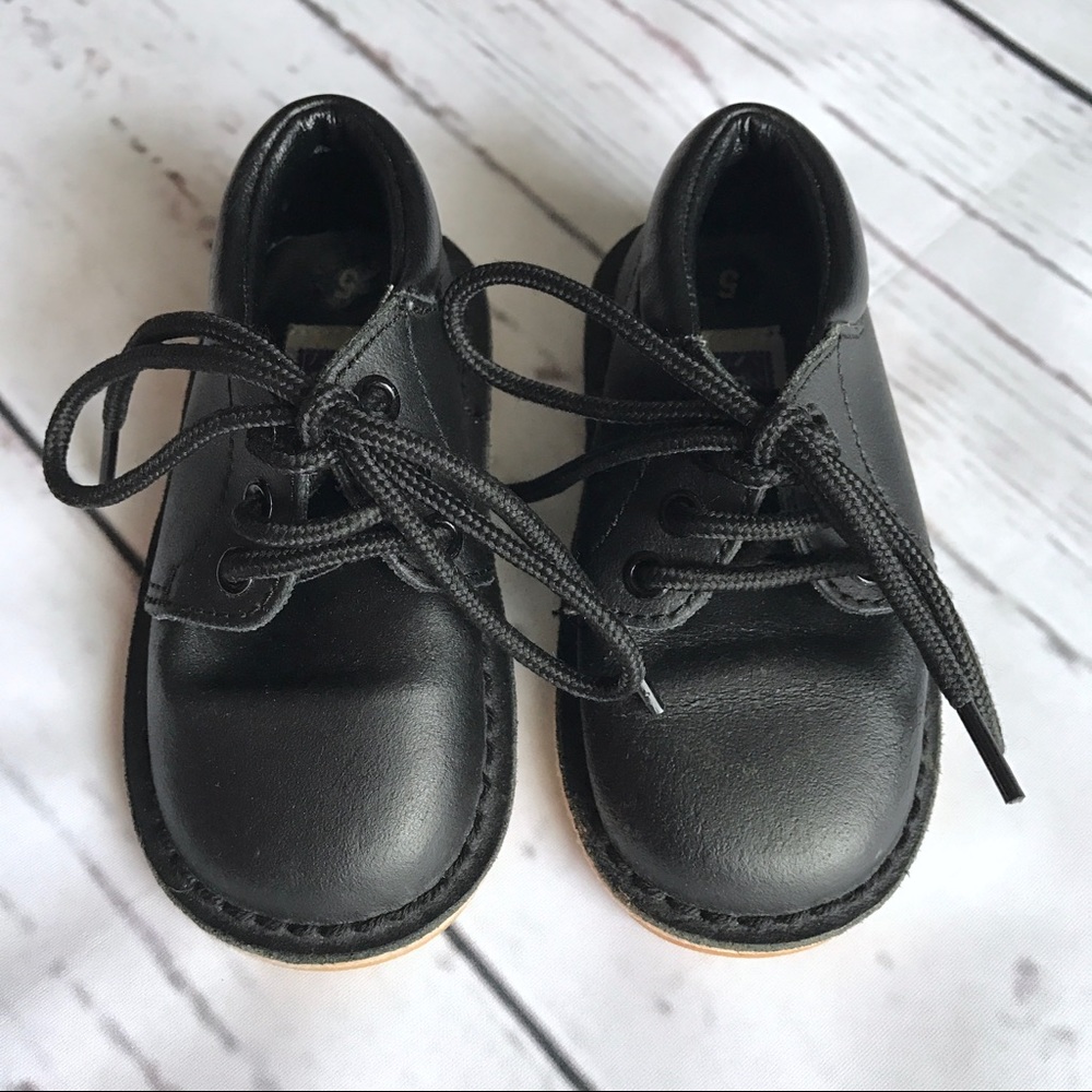 L'Amour Black Laced Dress Shoes